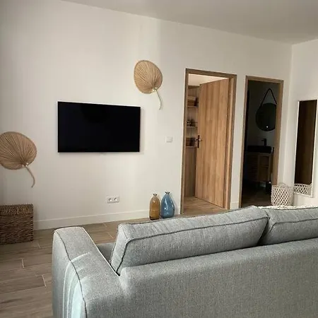 Apartment Centre, Superbe Neuf, 50m Port. *